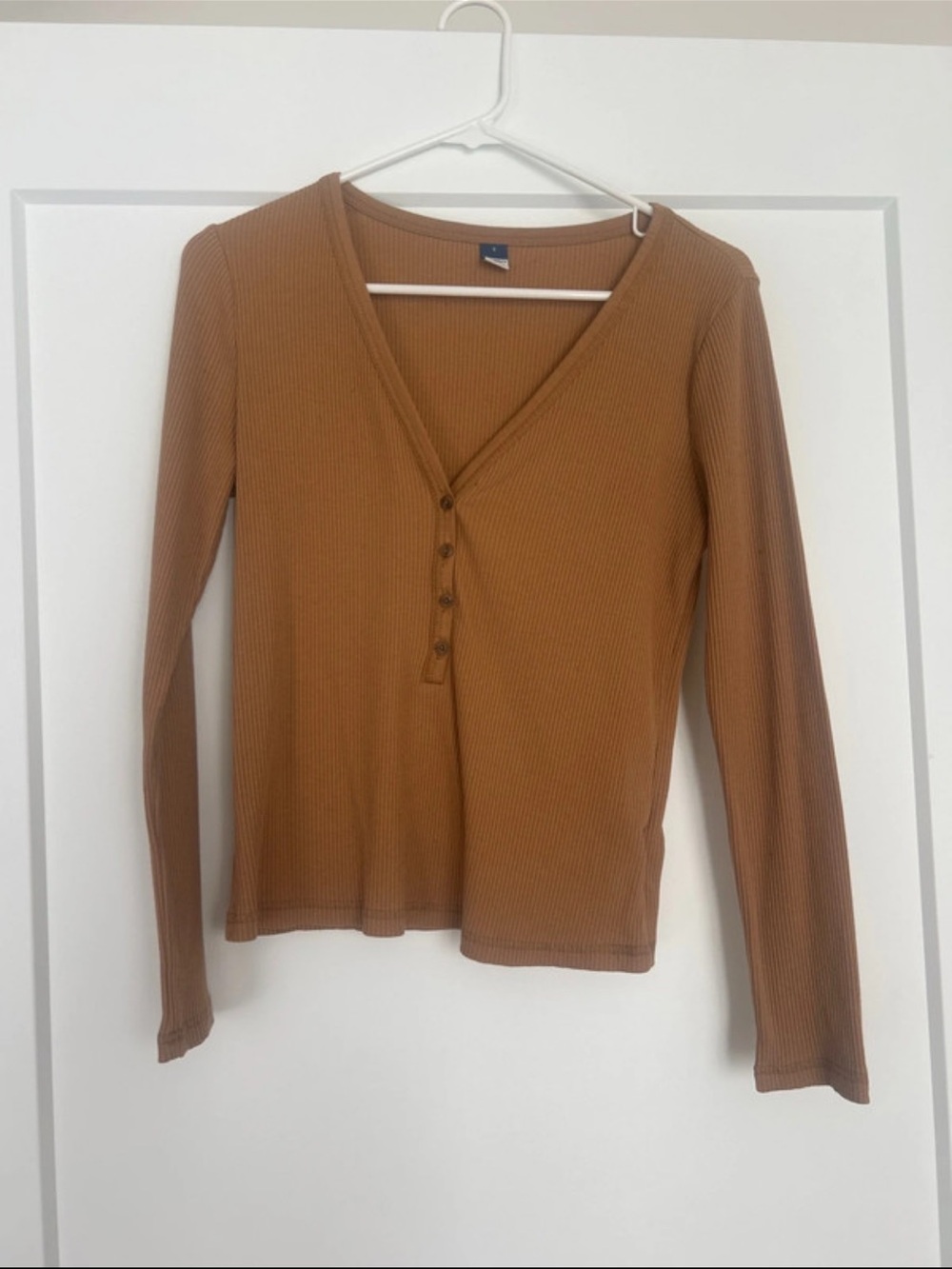 Old Navy Ribbed Henley Long Sleeve Top in Camel Brown